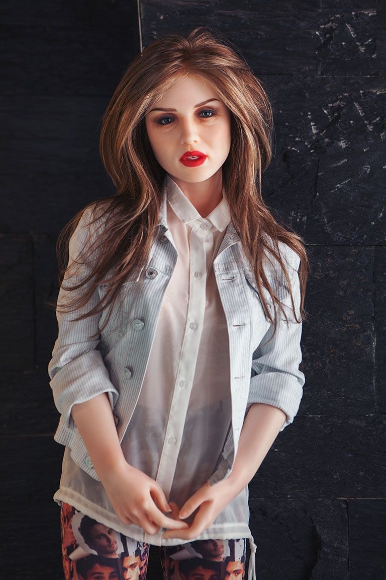 Realdoll Anne mit braunen Haaren