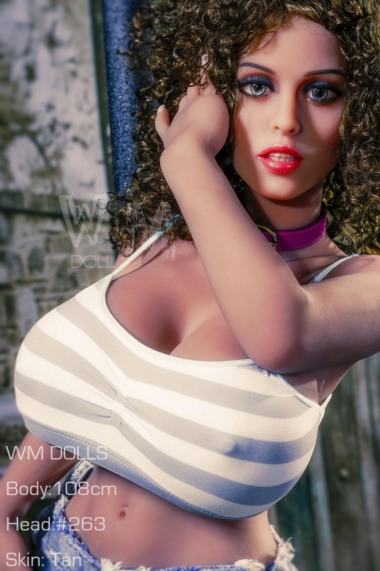 Sexdoll Neele Premium TPE-Sexpuppe Neele geradeaus schauend
